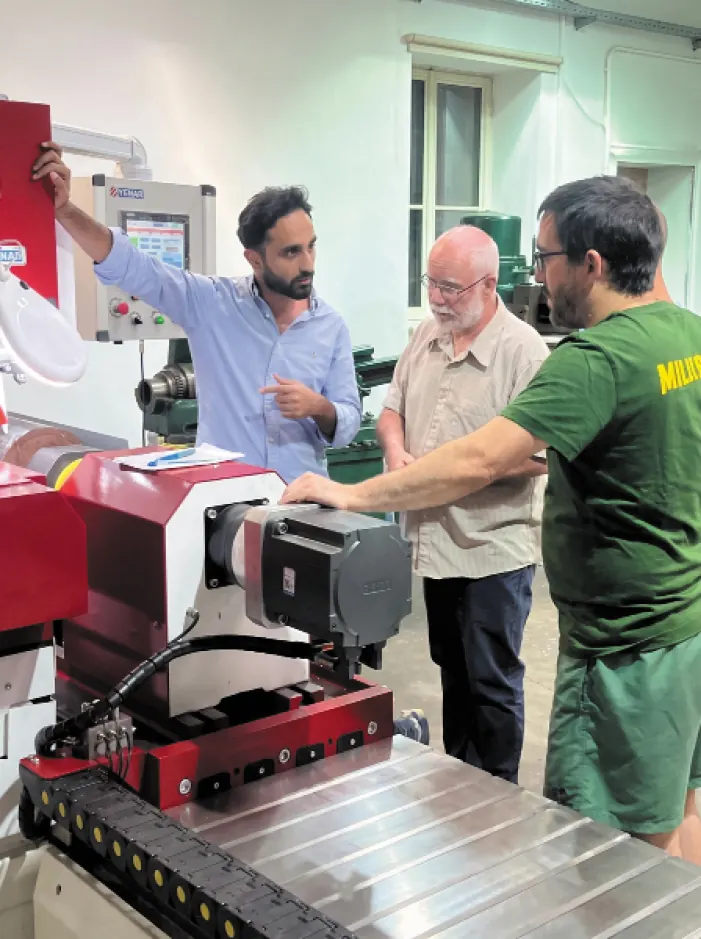 Betanítás az új CNC-gépen